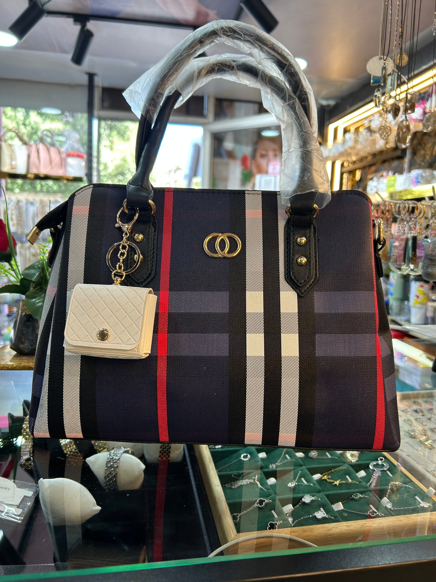 شنطة حجم كبير واسعة من جوا