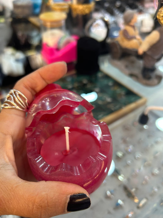 شمعة برائحة المسكة بعلبة البيضا من الريزن